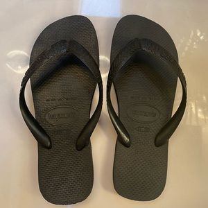 Havaianas NWOT 7/8 Black Flip Flops